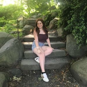 Meet your Posher, Kayla